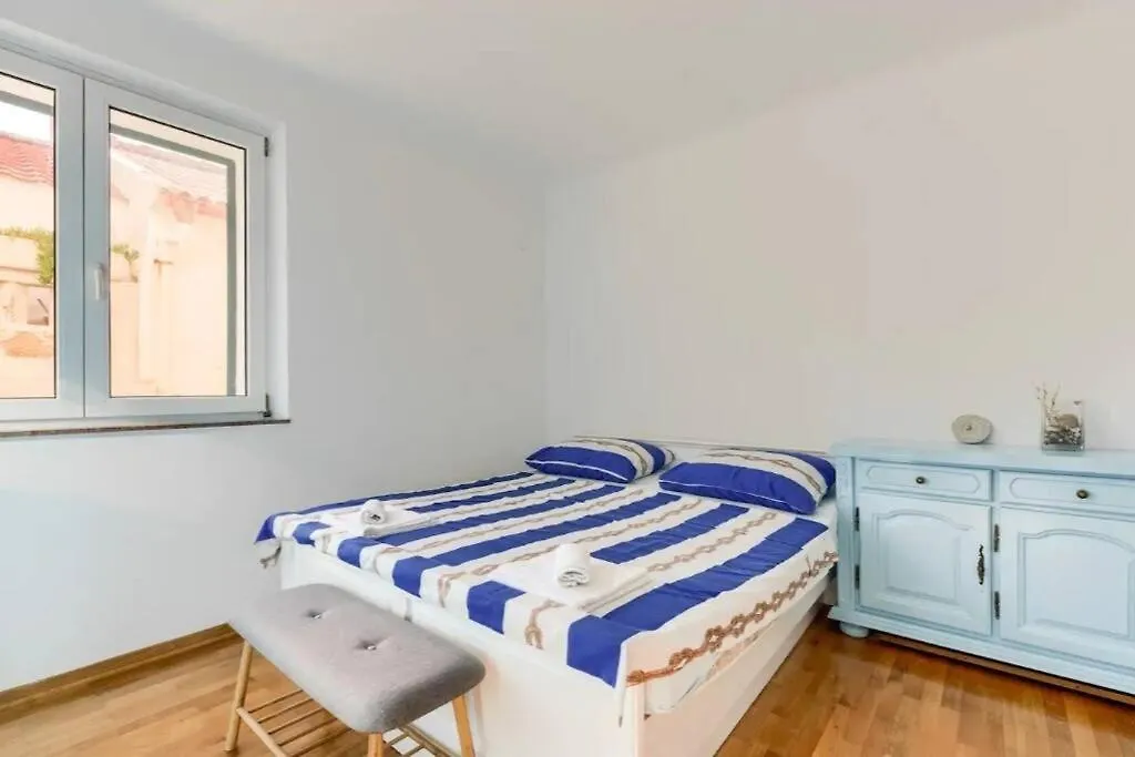 Apartment Mila - 15M From The Sea Pag Town