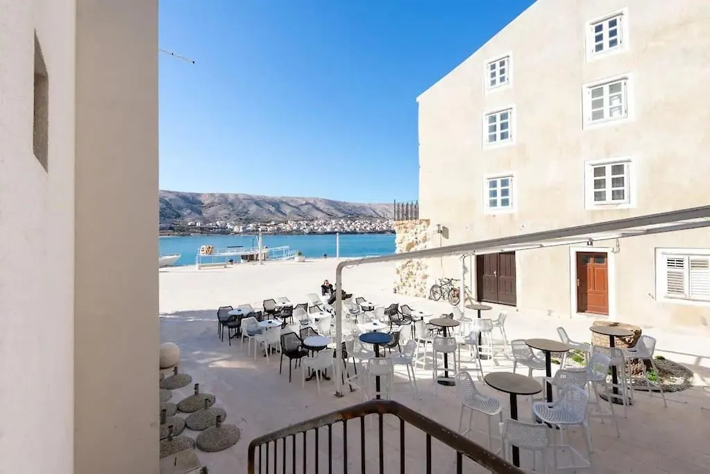 Apartment Mila - 15M From The Sea Pag Town