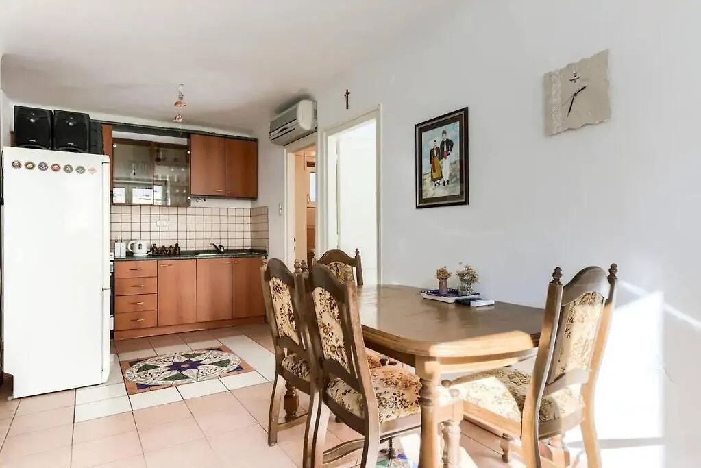 Apartment Mila - 15M From The Sea Pag Town