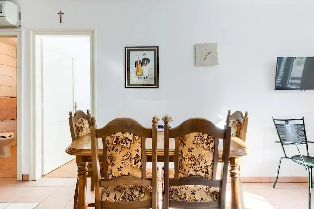 Apartment Mila - 15M From The Sea Pag Town