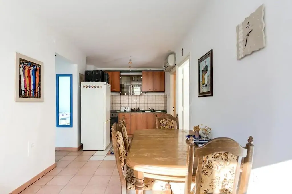 Apartment Mila - 15M From The Sea Pag Town