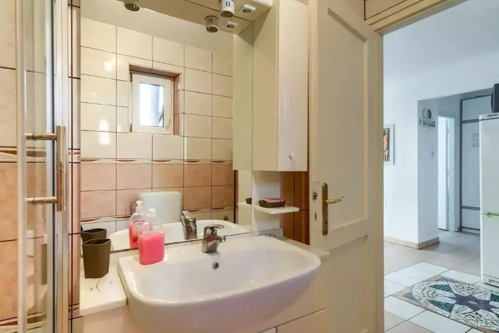 Apartment Mila - 15M From The Sea Pag Town